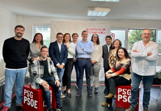 Aitor Bouza presenta a nova dirección do PSOE de Santiago: “escribamos novas páxinas de éxito para o socialismo compostelán, o PSdeG está de volta”